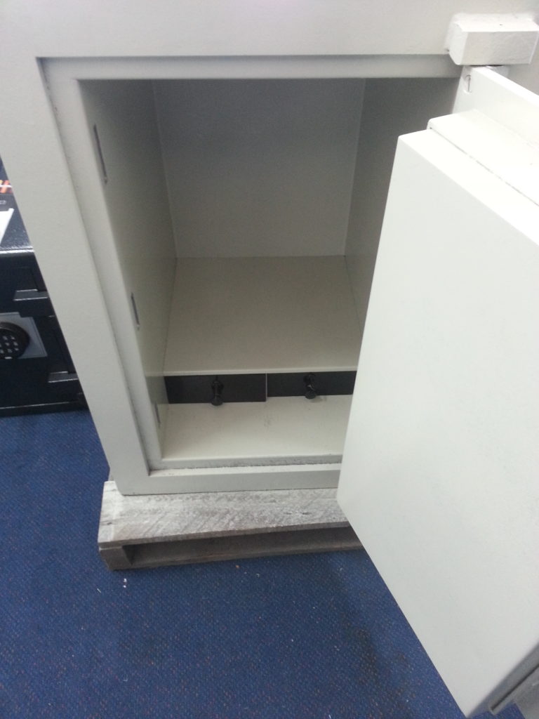 S/Hand Old Victorian Safe- Code: 2087