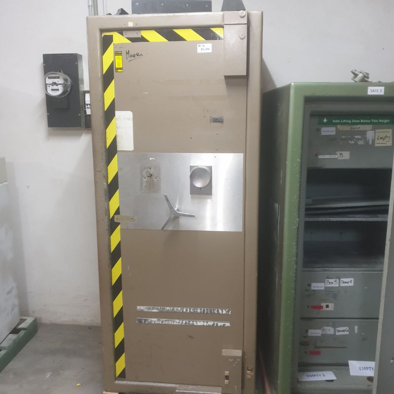 Chubb 6ft Banker Safe